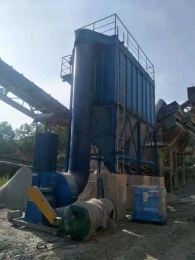 <b>选矿厂破碎筛分生产线的除尘现场</b>