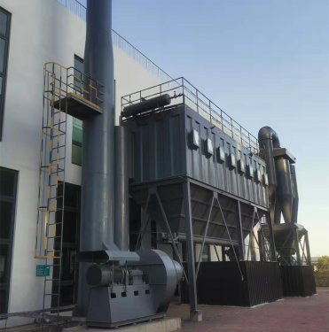 <b>熔炼炉布袋除尘器：金属冶炼行业高温烟尘治理核心设备</b>